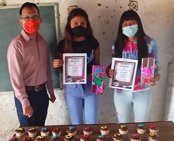 Alumnas de secundaria de la Conafe se gradúan en Doctor Arroyo, NL. Foto: Especial.