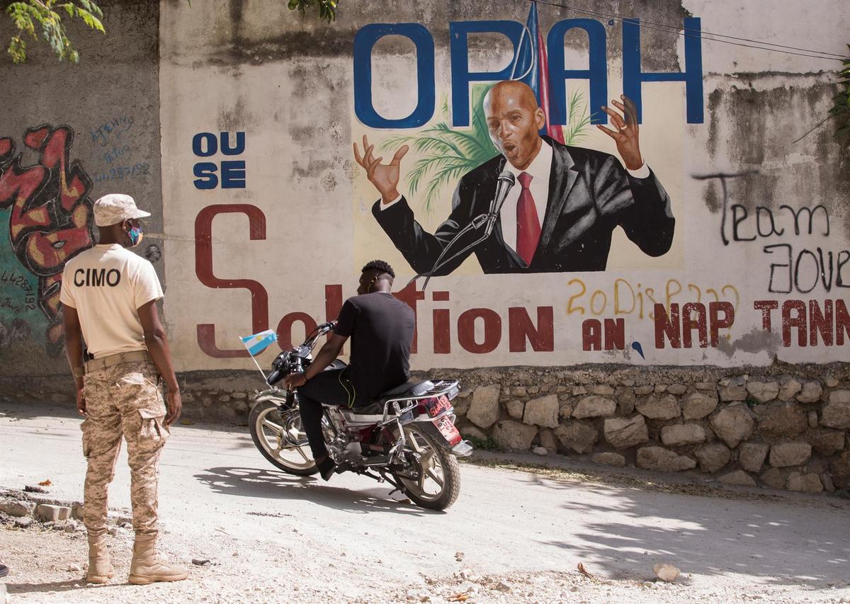 Tres políticos se disputan la presidencia tras el asesinato de Jovenel Moise. (EFE)