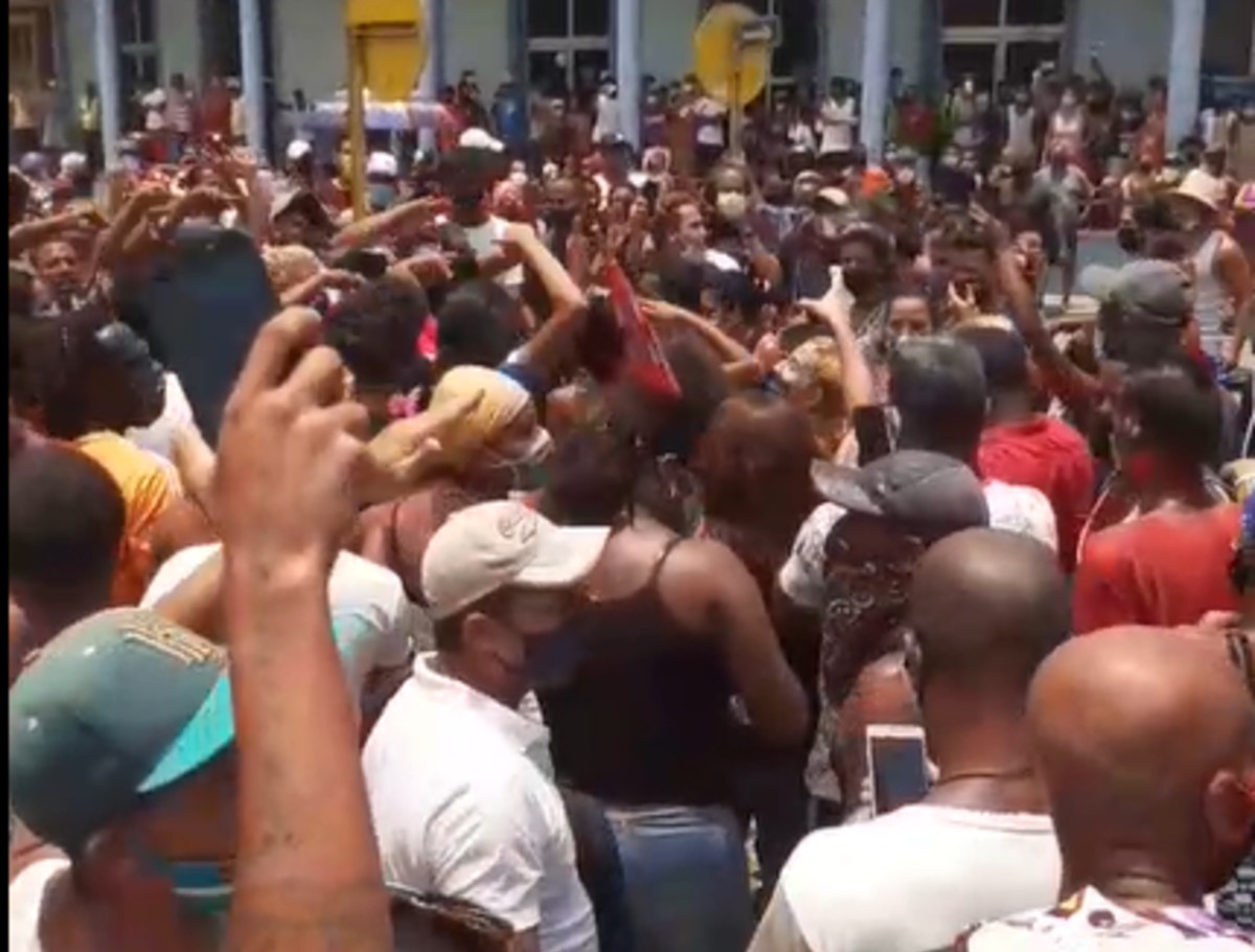 Las protestas en Cuba comenzaron a ser publicadas a través de redes sociales. | Foto: Twitter