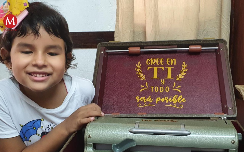 Saory recibe máquina braille