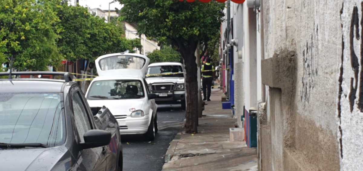 El auto fue abandonado en calles de la colonia El Retiro. (Juan Carlos Munguía)