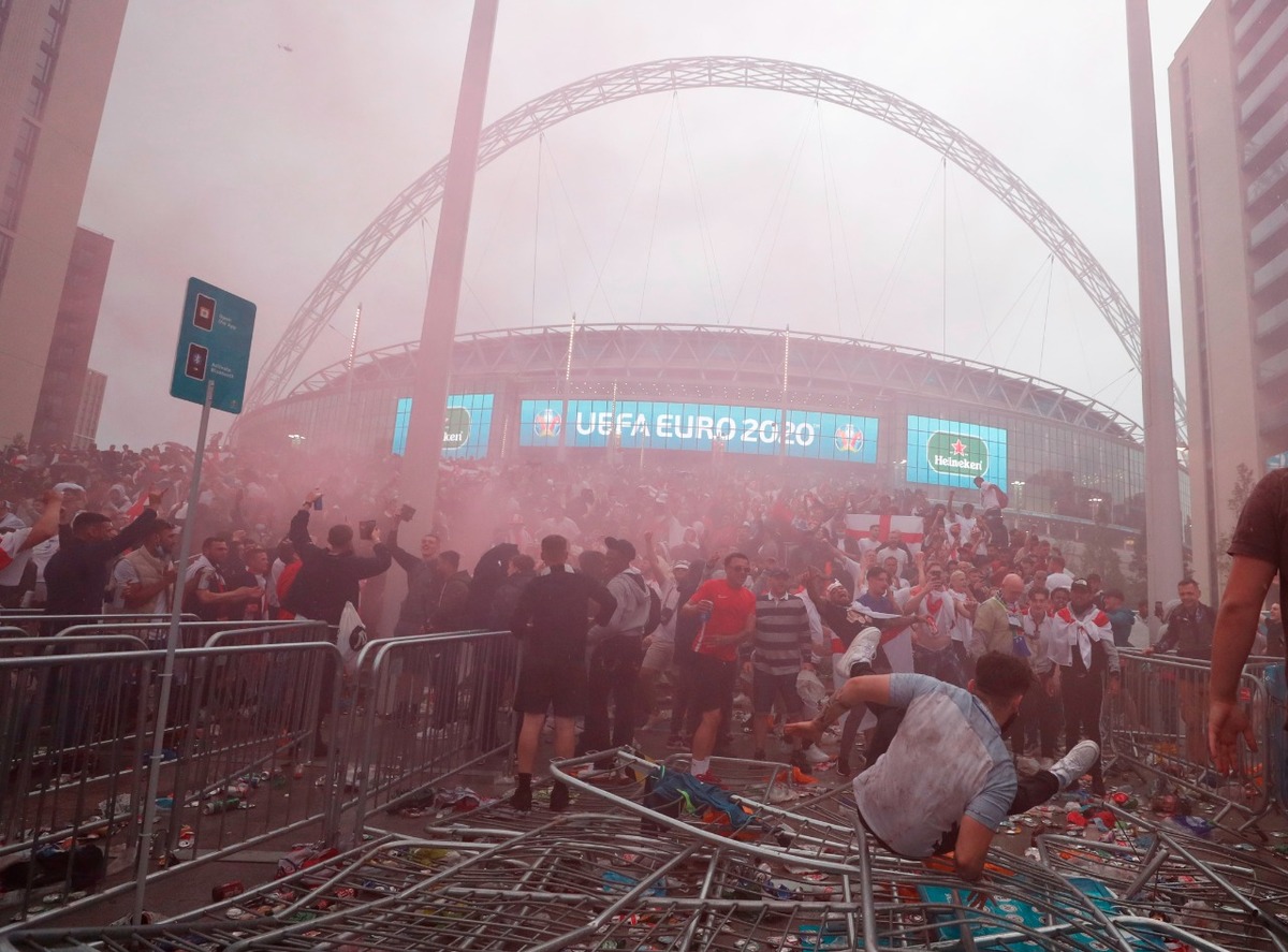 El Racismo se presentó en  Wembley. (Reuters)