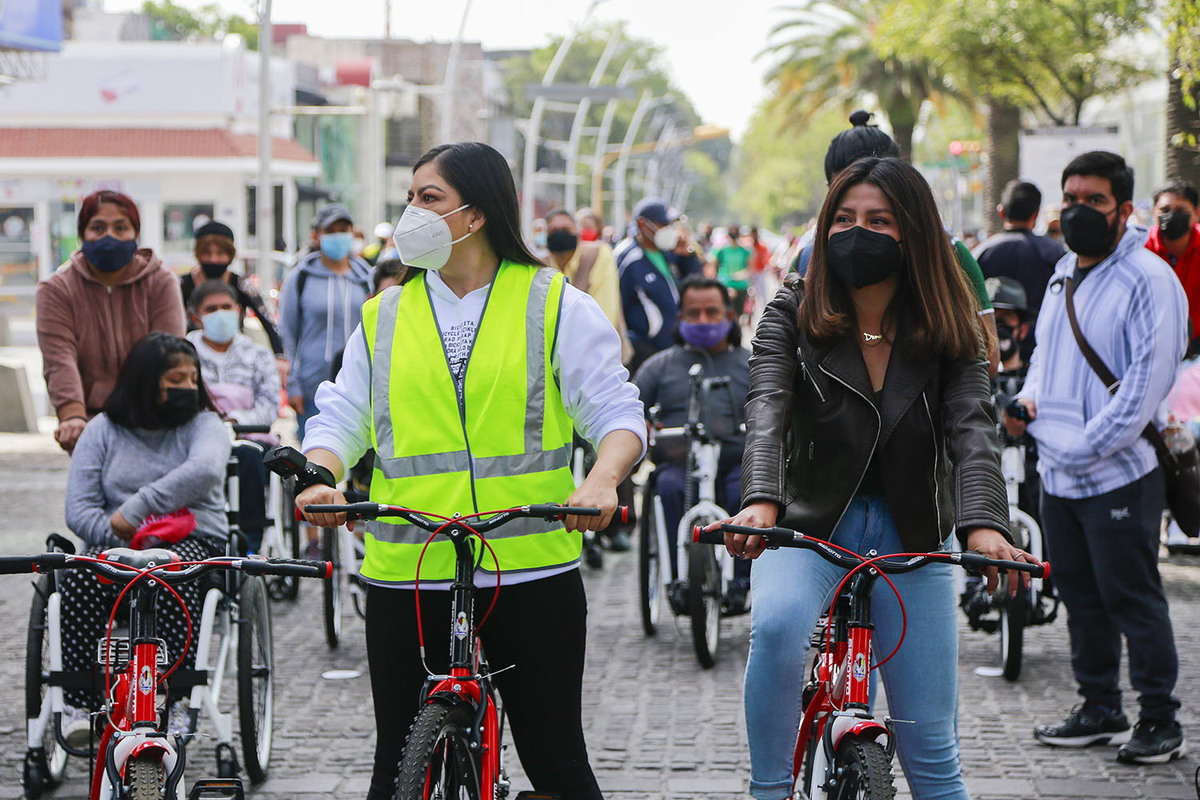 Entrega Claudia Rivera parque vehicular de movilidad | Andrés Lobato