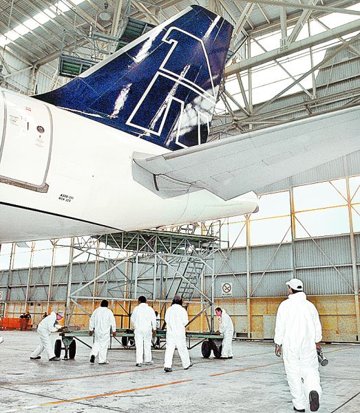 El MRO convierte aviones de pasajeros en carga. Jesús Quintanar