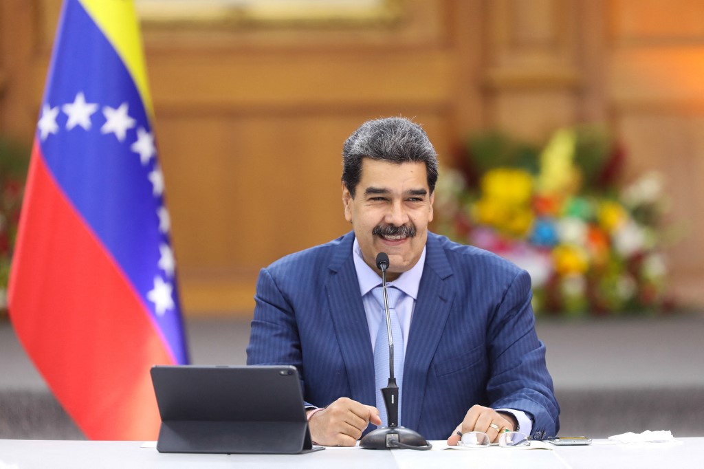 Nicolás Maduro anunció que las negociaciones serán en México. (AFP)