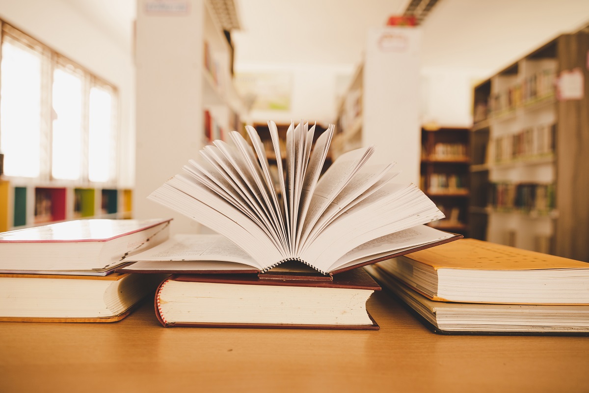 La poesía es una alternativa de canalizar los sentimientos y convertirlos en algo hermoso. (freepik.es)