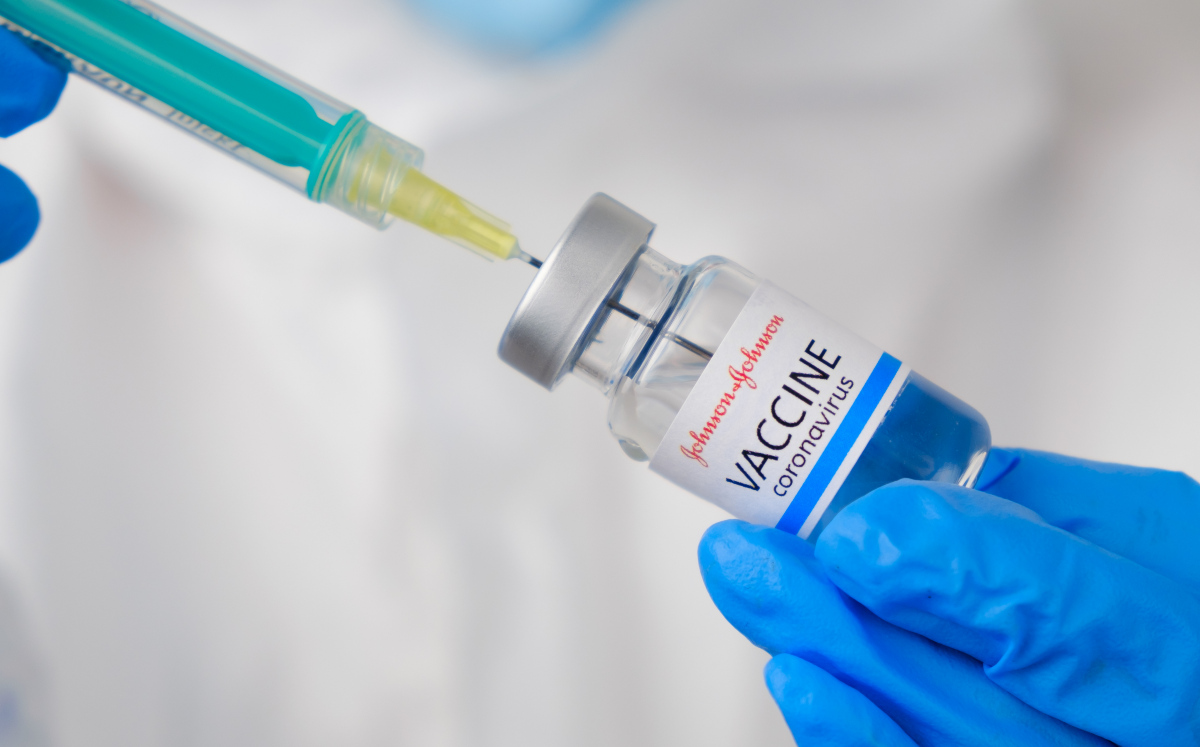 Vacuna de Johnson & Johnson provoca enfermedad autoinmune en algunos casos (Shutterstock).
