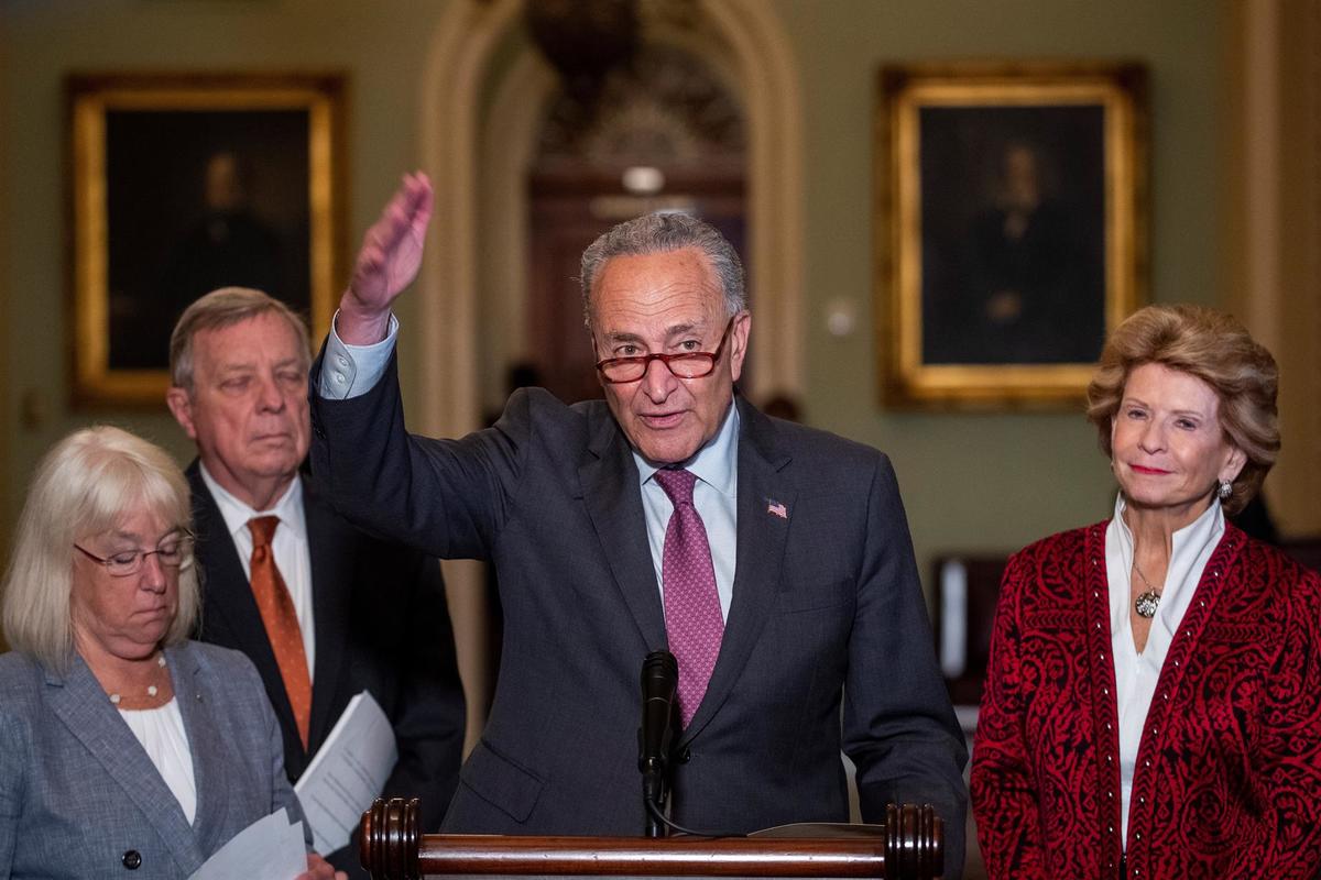 El líder de los demócratas en el Senado, Chuck Schumer, en el Capitolio. (EFE)