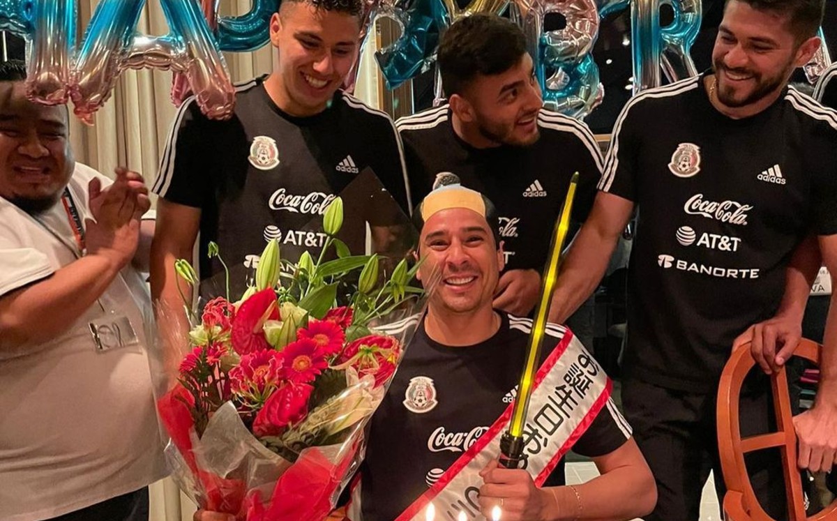 Ochoa celebra su cumpleaños 36 con el Tri olímpico en Tokio (Instagram: @yosoy8a)