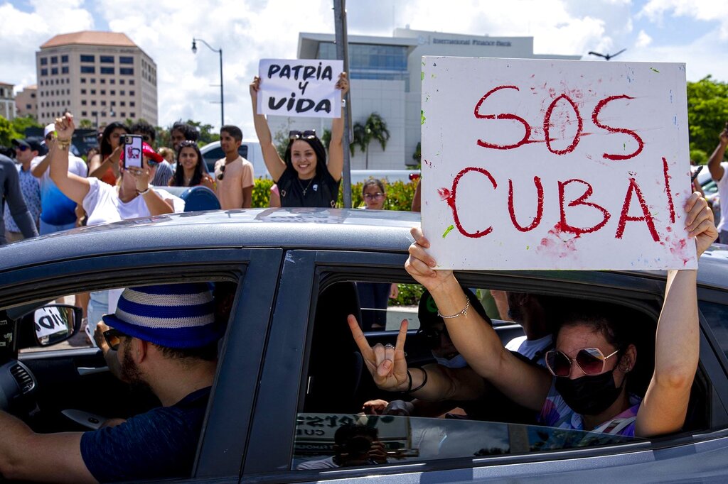 Las protestas en Cuba se extendieron a la comunidad radicada en Miami. (AP)