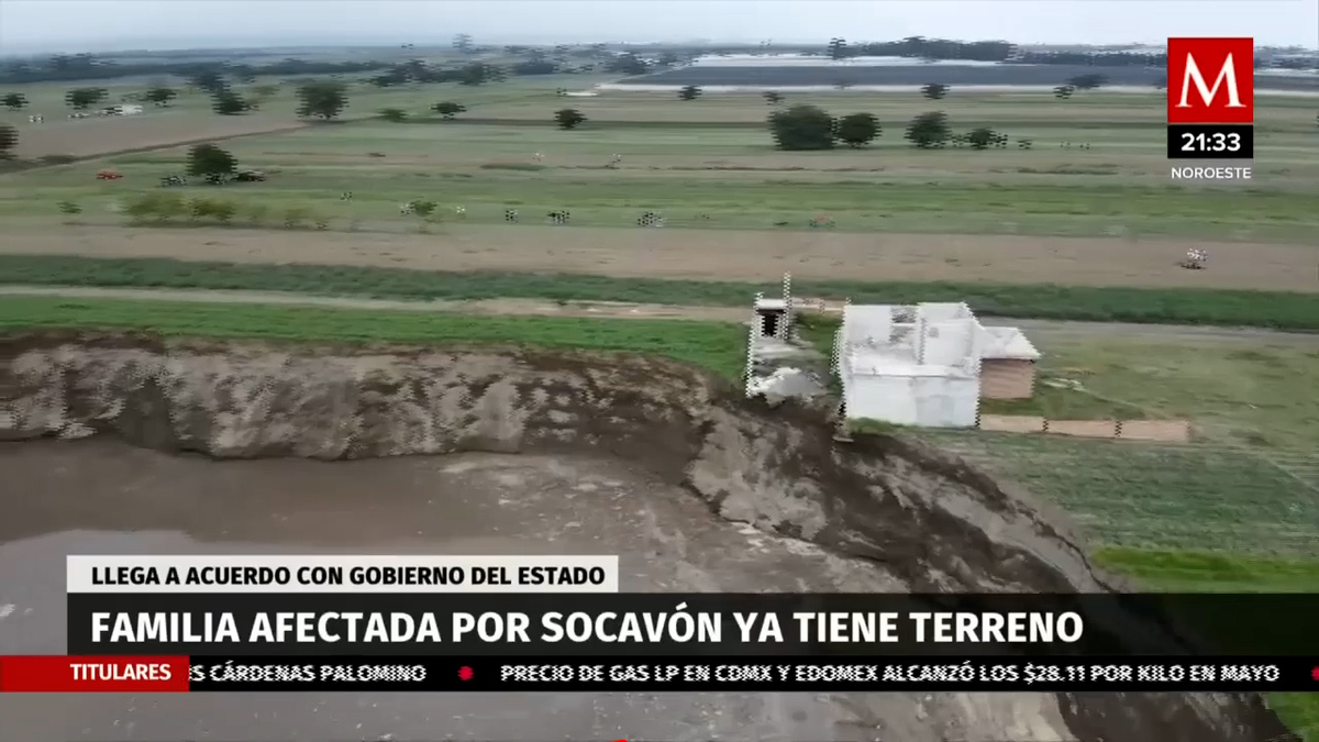Socavón en Puebla. Familia afectada recibe terreno de 182 mil pesos