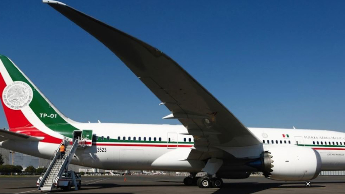 Avión presidencial viaja a Tokio para llevar equipo a atletas