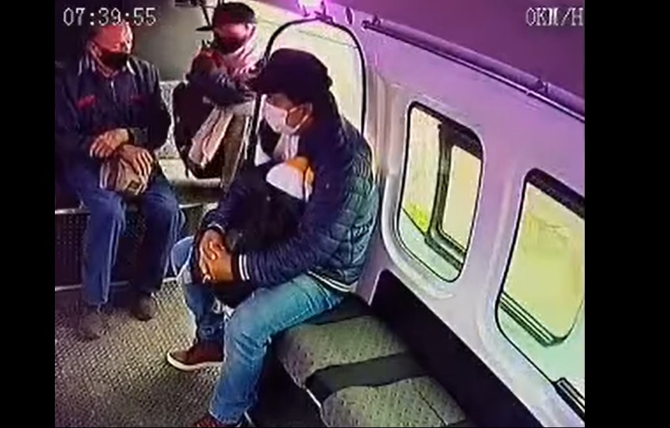 Una cámara de seguridad de la unidad captó el intento de robo. (Especial)