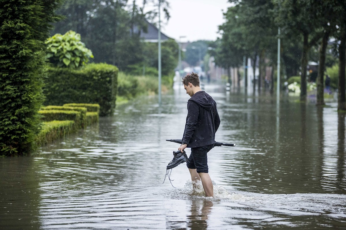 Se espera que el río Roer, que atraviesa Limburgo, alcance el nivel de agua más alto jamás medido. (AFP)