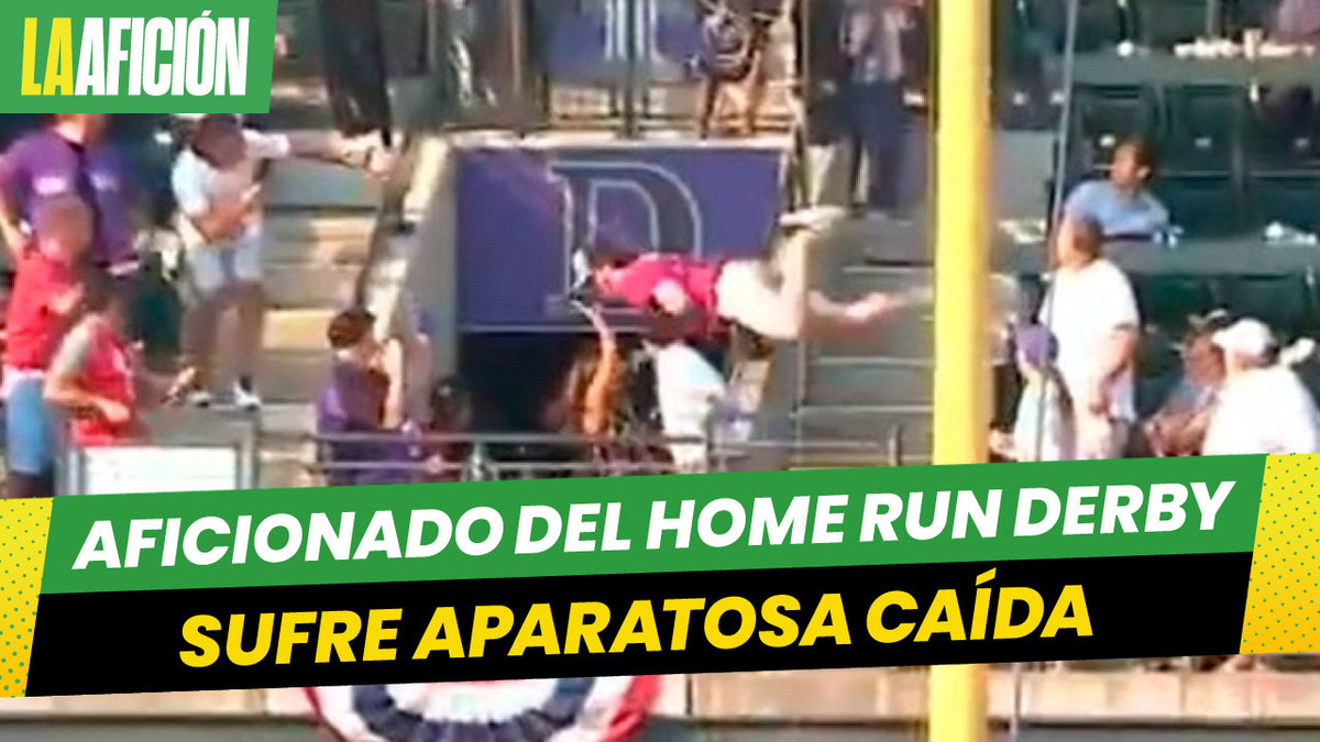 Fan sufre caída al intentar ganar una pelota en el Home Run Derby