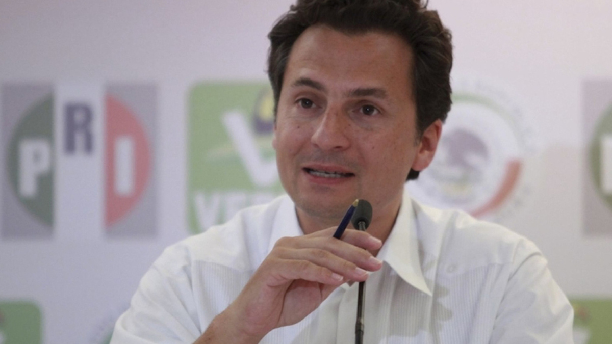 Hermana de Emilio Lozoya impugna negativa de amparo contra orden de captura