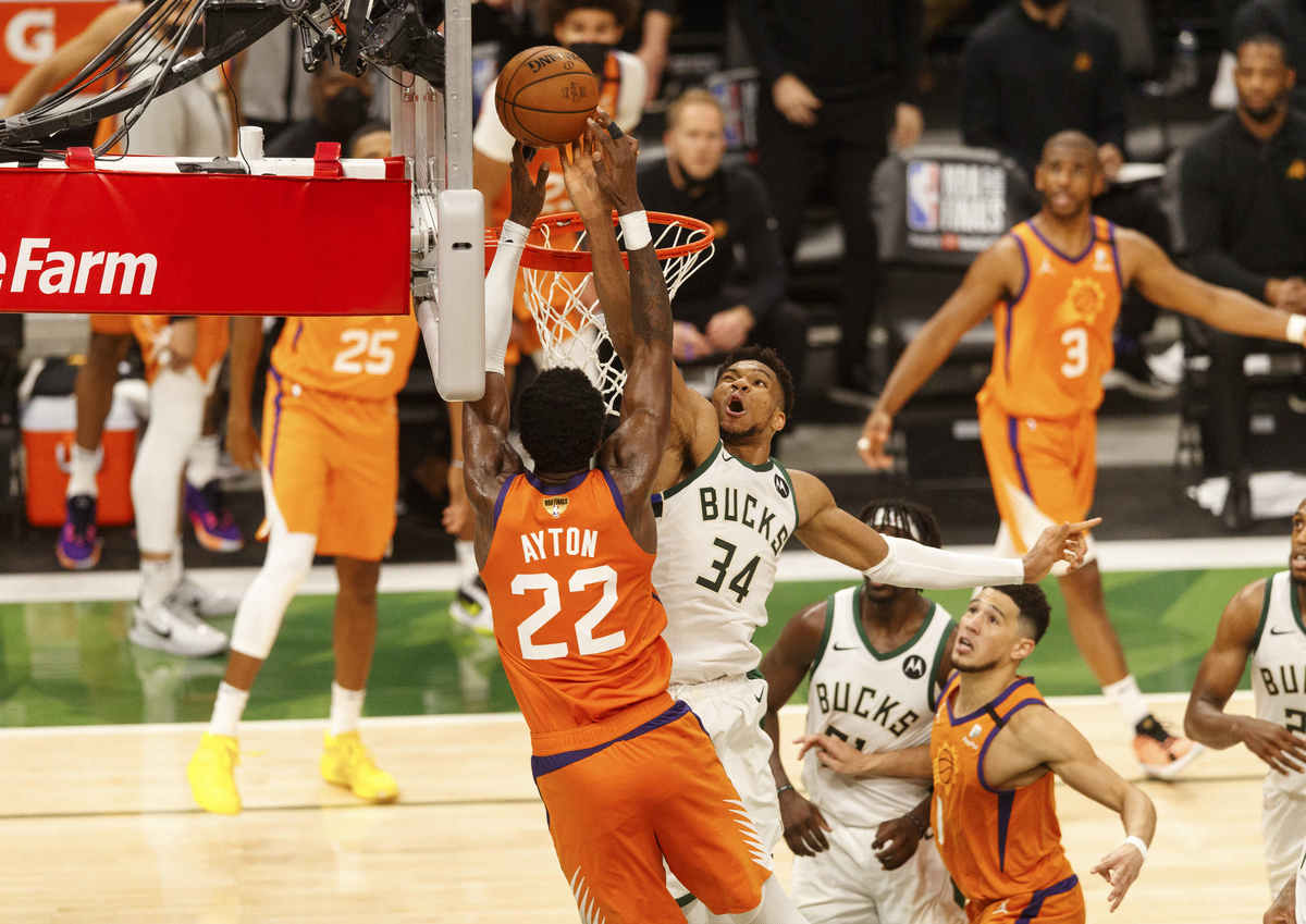 Phoenix Suns vs Milwaukee Bucks (Reuters)