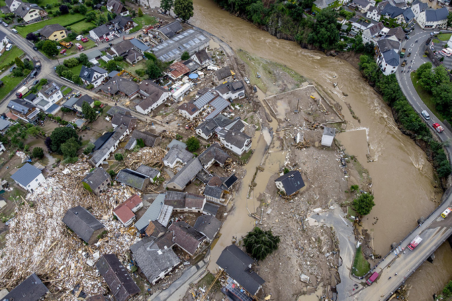 Autoridades locales activaron las evacuaciones. | AP