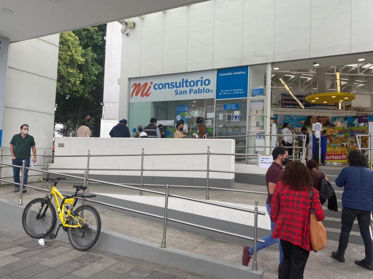 Los capitalinos han acudido a las farmacias para realizarse pruebas anticovid | Especial