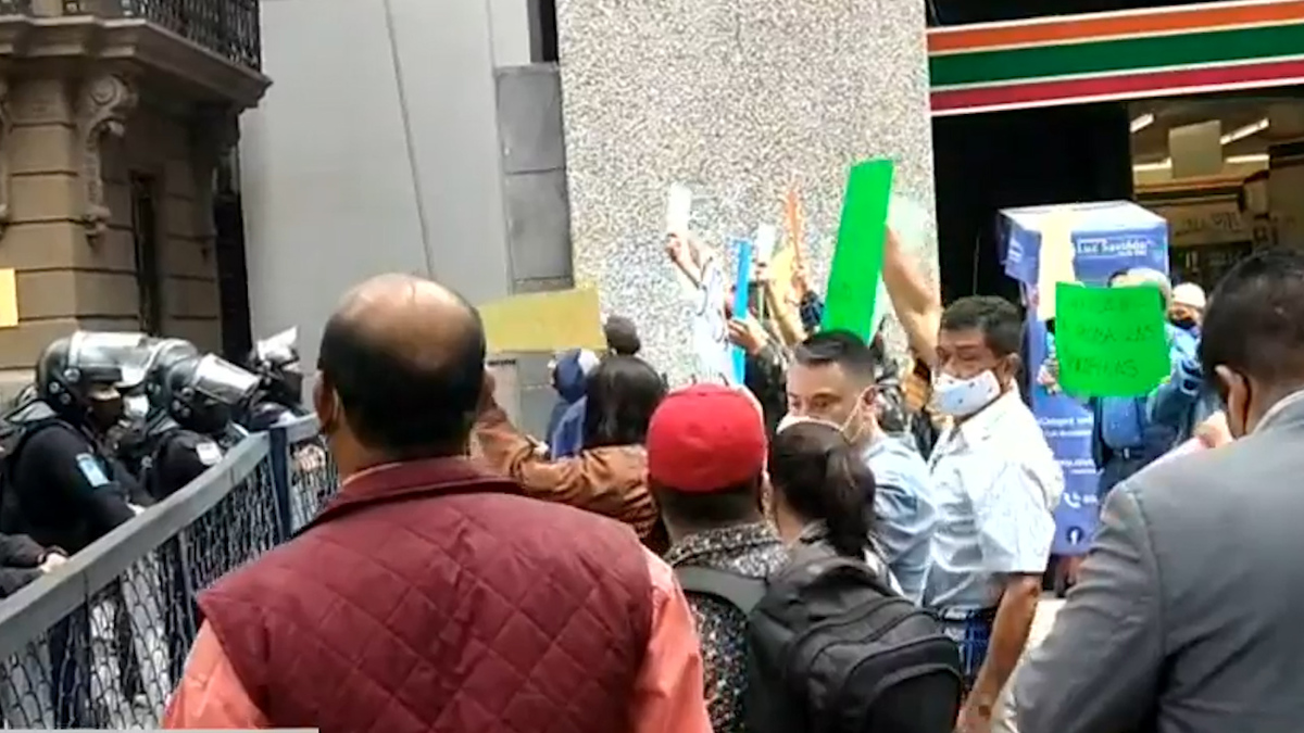 CdMx. Integrantes de la CROC protestan en embajada de EU en contra de empresas norteamericanas