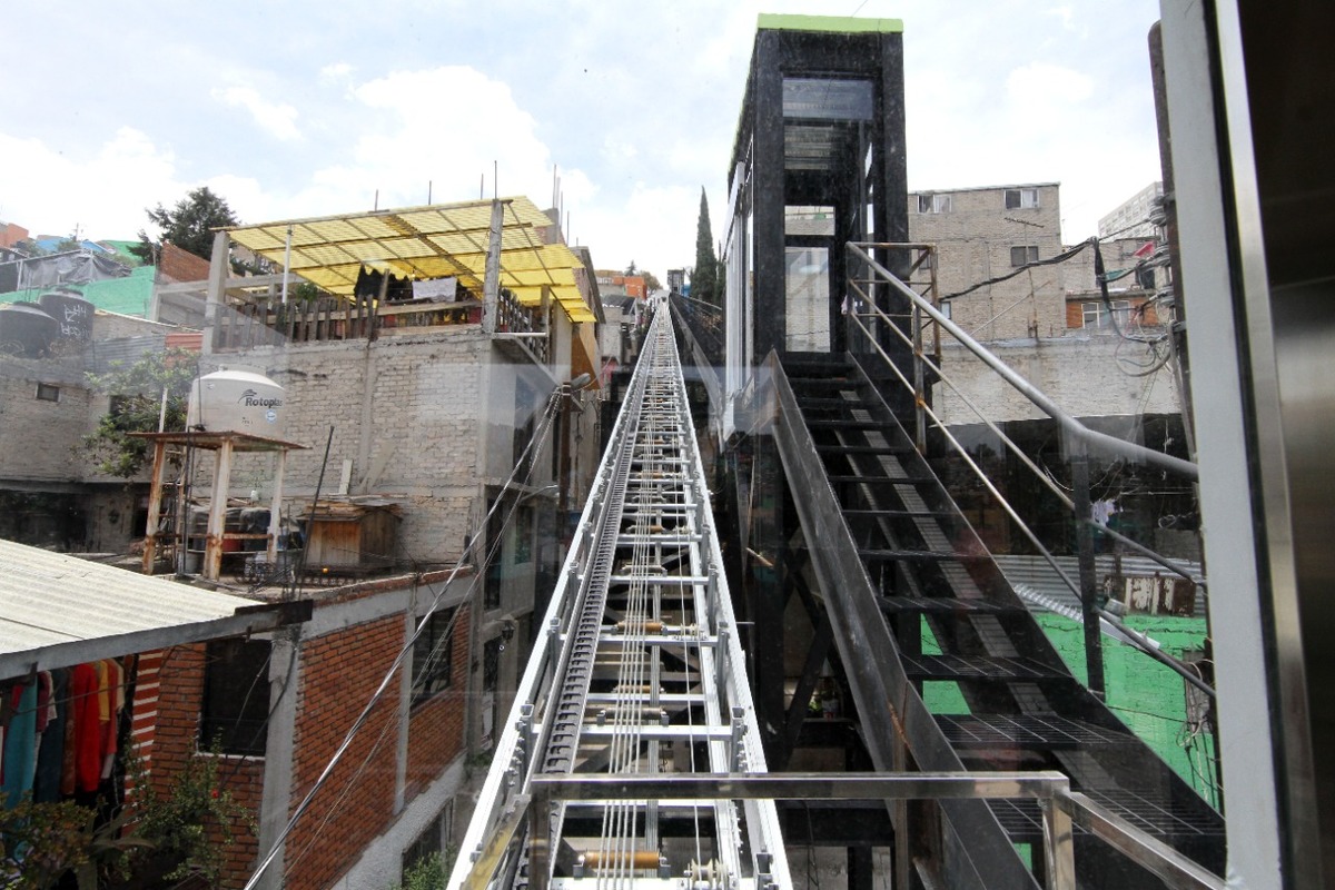El elevador no funciona diariamente, ni las escaleras eléctricas | Twitter/@AlcaldiaAO