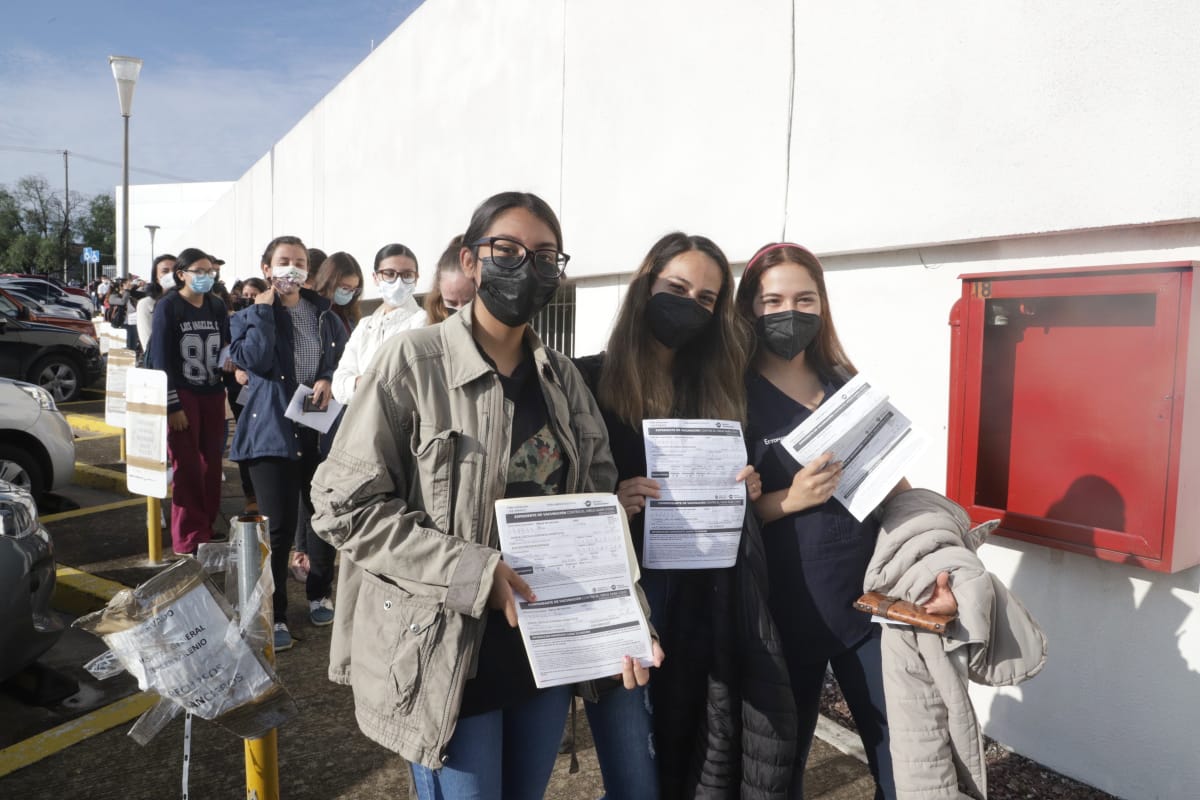 Los jóvenes pasantes recibieron la dosis anticovid | Especial