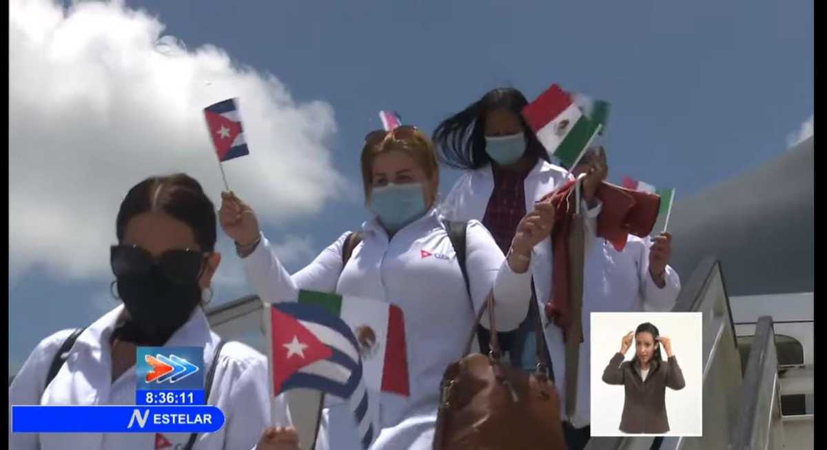 Llegada de médicos a Cuba. (Captura)