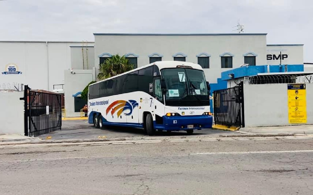 Personal de maquiladoras de Reynosa reciben vacuna contra covid-19 en Texas. (Facebook)