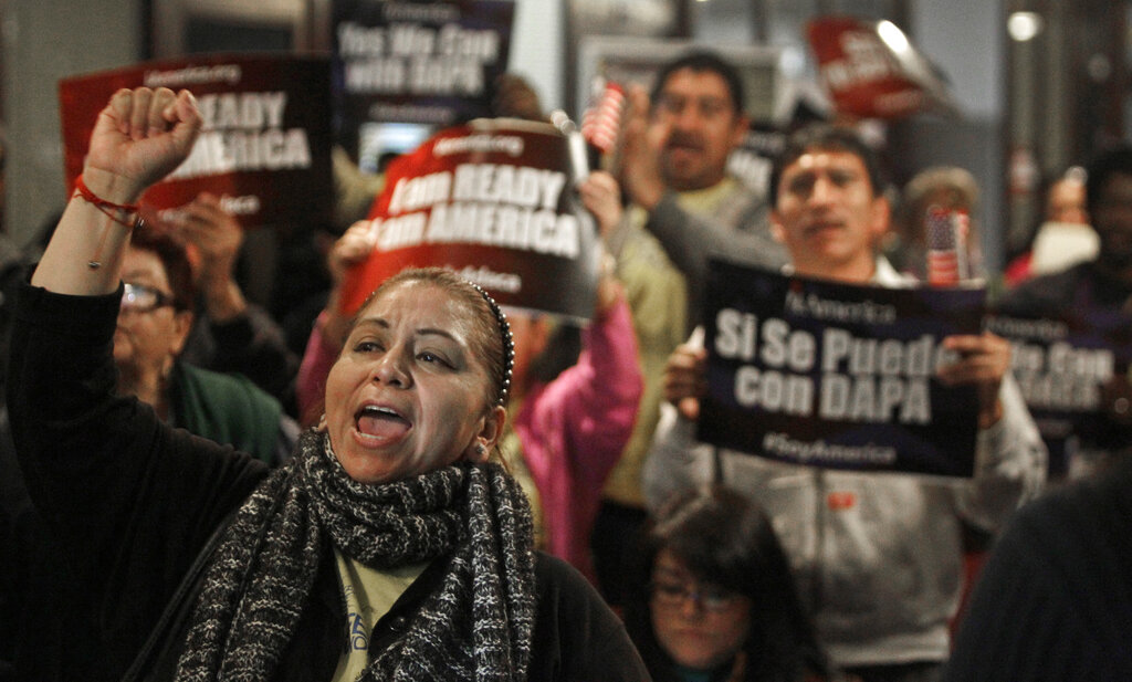 DACA protege a las personas migrantes que llegaron a EU cuando eran menores de edad. (AP)