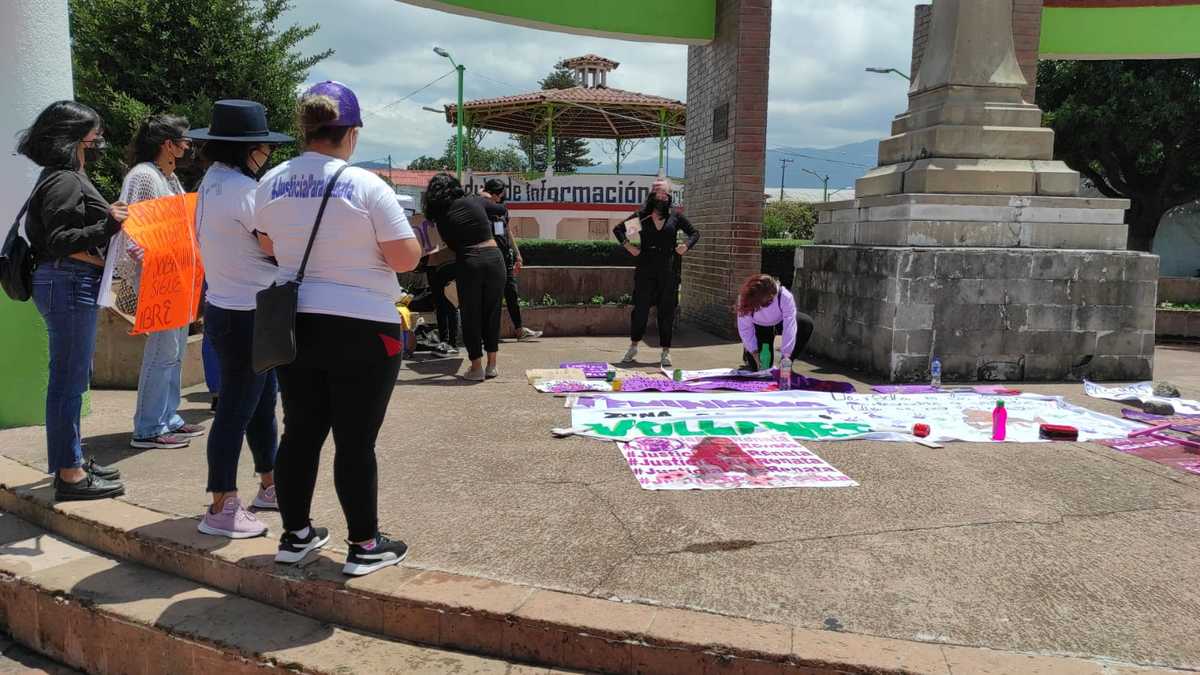 A grito de justicia, el contingente caminó  hacia las instalaciones de las autoridades de justicia. | Zuleyma García