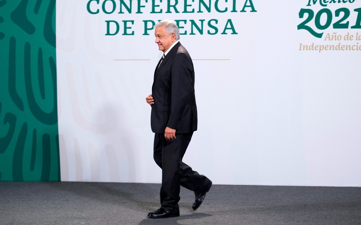 El mandatario llegando a su conferencia de prensa mañanera de hoy. (Cortesía)