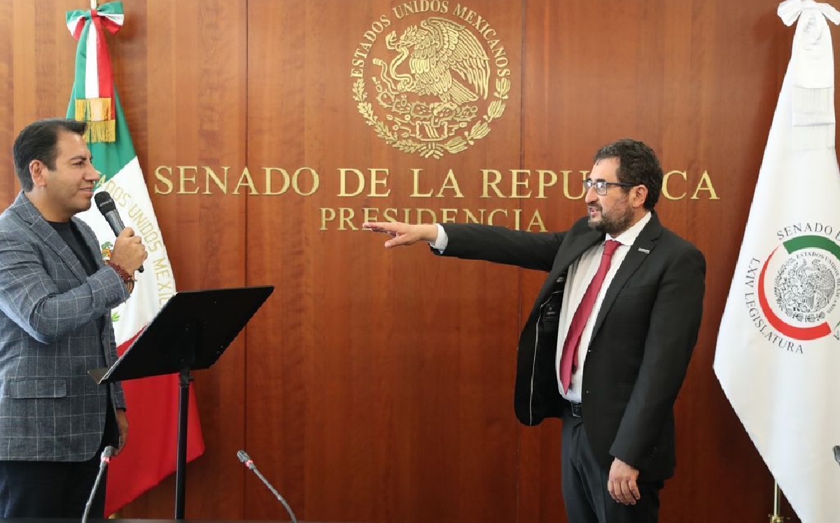 El presidente del Senado le tomó protesta a César Cravioto. (Especial)