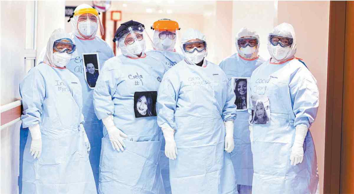 Ante la soledad de los pacientes, tuvieron que ejercer de sacerdotes, madres, padres e hijas. Especial