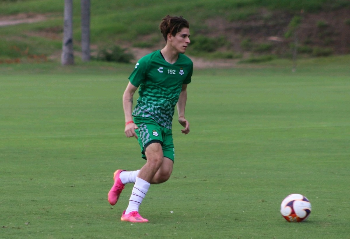 La telenovela 'Santi' Muñoz con Santos Laguna aún en suspenso. (Especial)