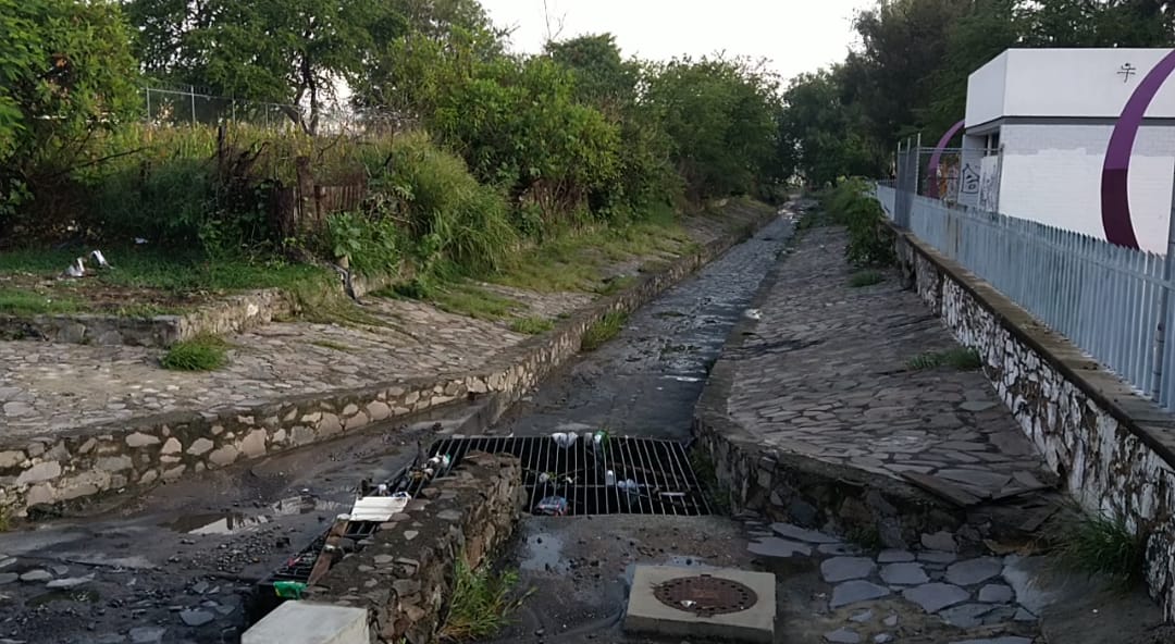 Canal en la calle Hacienda Ciénega de Mata en la colonia Balcones de Oblatos (Roberto Hurtado)