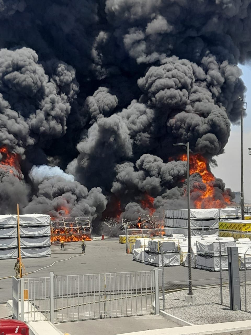 El incendió ocurrió alrededor de las 13:00 horas. (Especial)