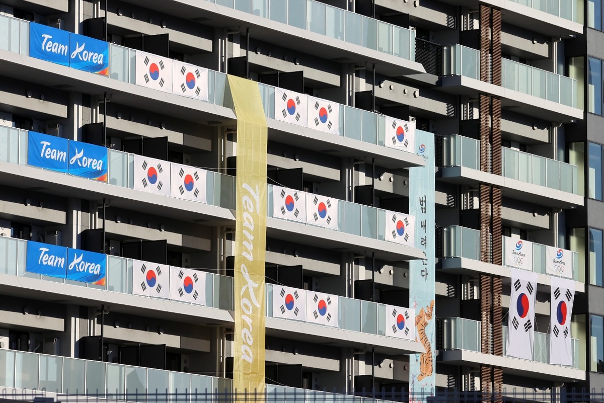 Los carteles que colocó Corea del Sur (Reuters)