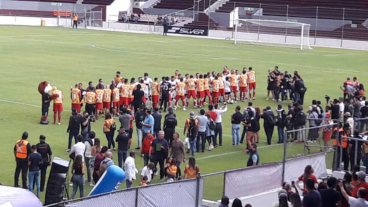 Tecos golea a actores con golazo del Cheto Leaño. (Especial)