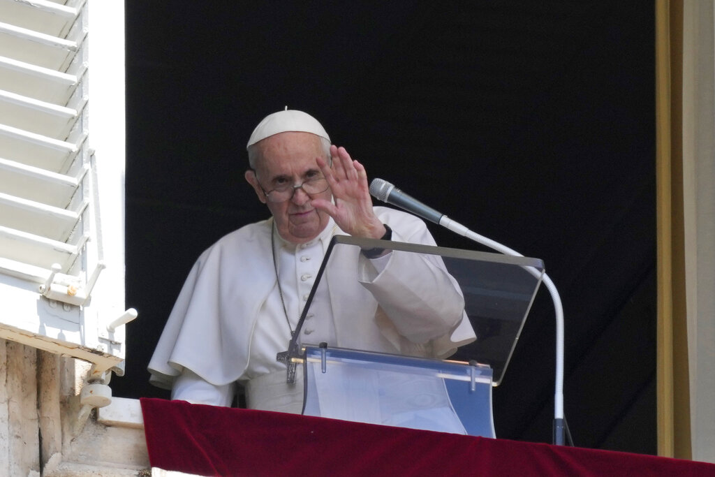 Durante su aparición, el papa Francisco no mencionó su convalecencia. (AP)