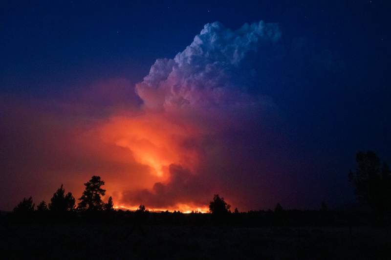 Los meteorólogos pronostican condiciones climáticas muy favorables al fuego/ AP.
