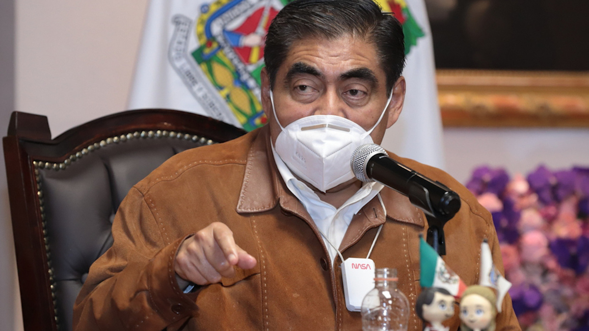 Barbosa exige a Derbez no escudarse en comunidad Udlap para evitar investigación