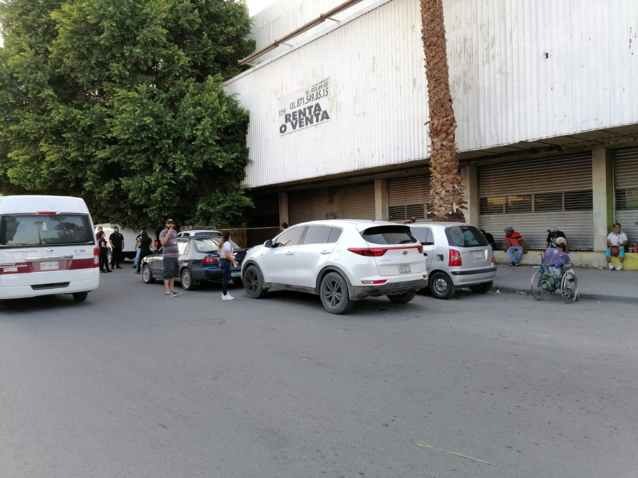 Sobre la calle en la que murió suelen juntarse grupos de personas a las afueras de las cantinas. (Notivox Digital)