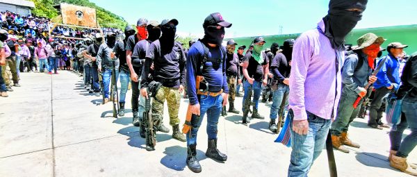 Este domingo se mostraron públicamente unos 100 elementos del grupo armado que buscan “pacificar” la región. Especial
