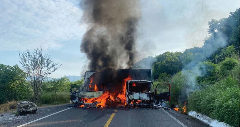 En la entidad han quemado camiones en la carretera Uruapan-Cuatro Caminos. (ESPECIAL)