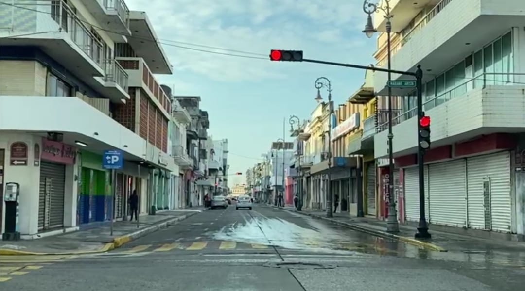 Suspenden actividades en Veracruz por paso a semáforo rojo (Especial)