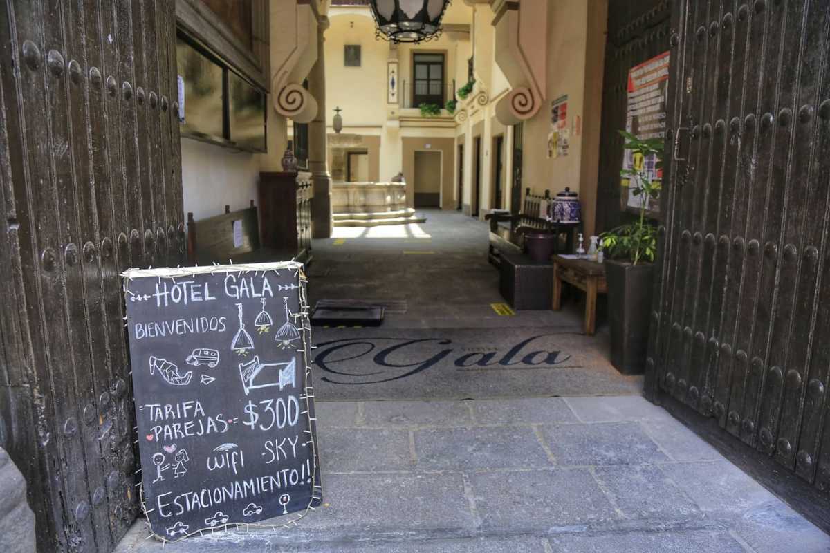 Acceso de un hotel sin presencia de turistas. (Andrés Lobato)