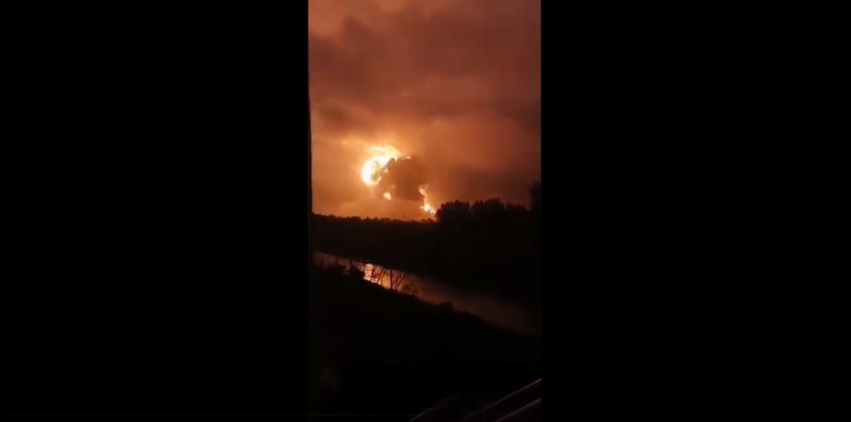La explosión de la fábrica en Dengfeng ocurrió en medio de la emergencia por las inundaciones en China.| Captura video