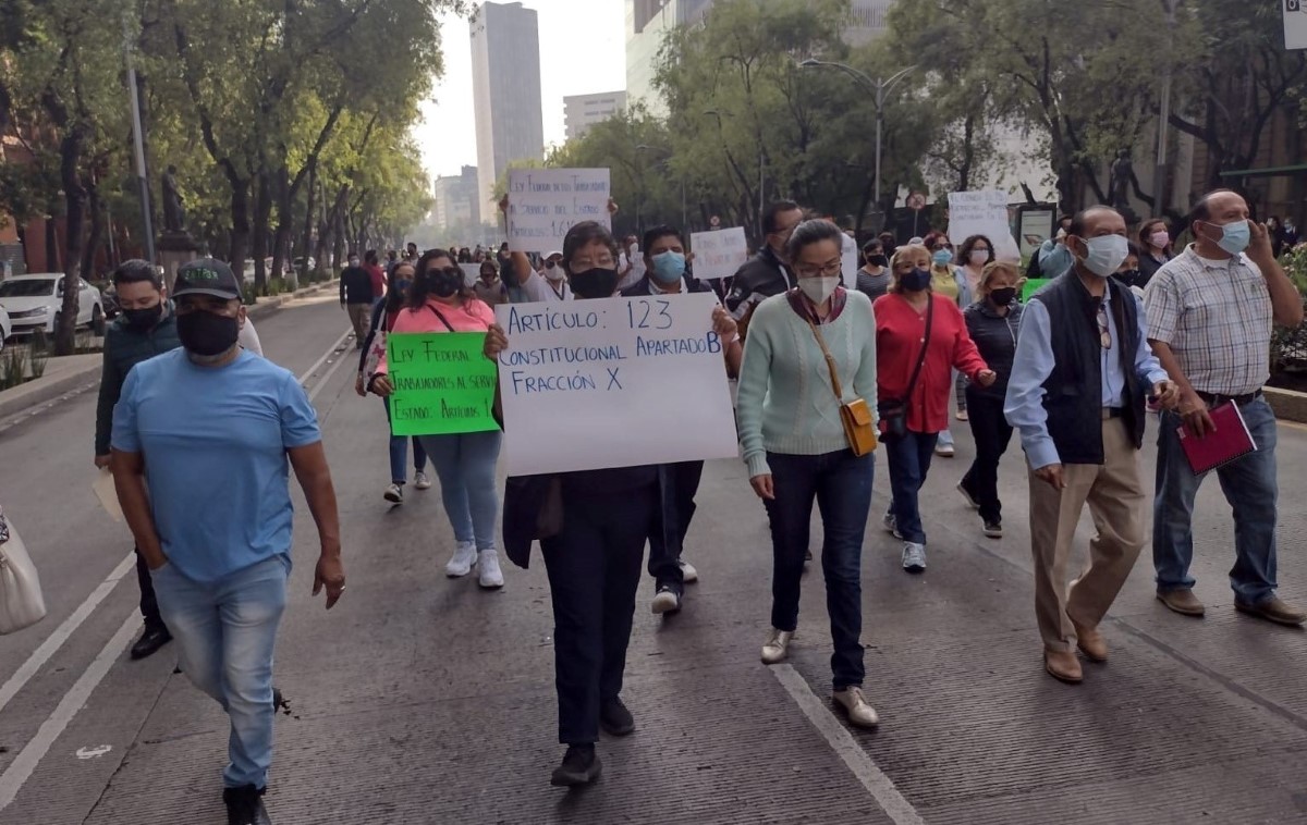 Los manifestantes marcharon a la FGR. | César Velázquez