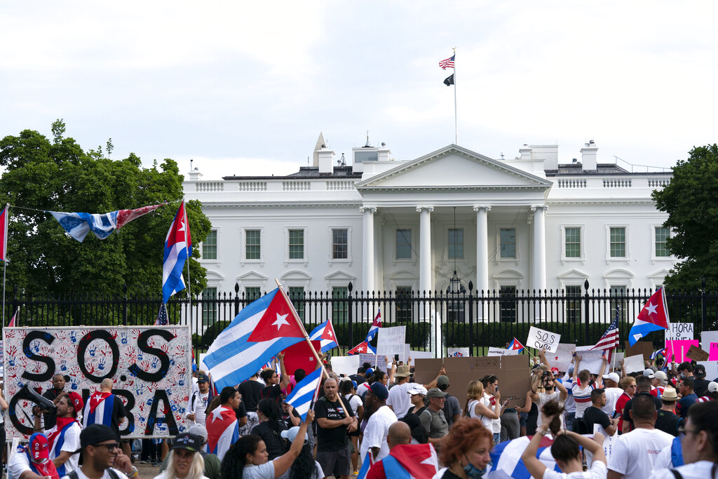 Estados Unidos anunció que planea medidas para controlar la situación en Cuba. (AP)