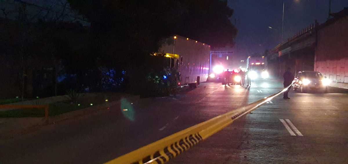 Conductor es asesinado sobre avenida Lázaro Cárdenas tras intento de asalto (Juan Carlos Munguía)
